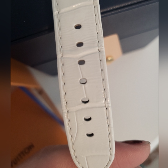 **Like New** Louis Vuitton tambour watch (case 33m） - Picture 4 of 7